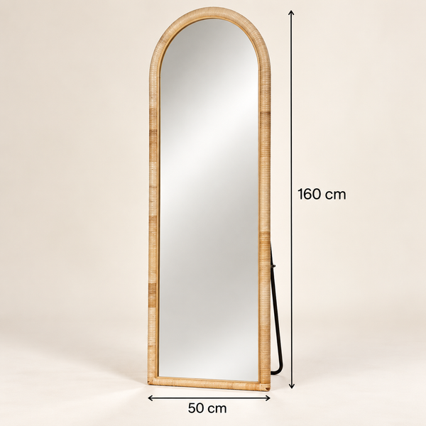 Miroir sur pied « Arche » en rotin – Forme arrondie, cadre naturel