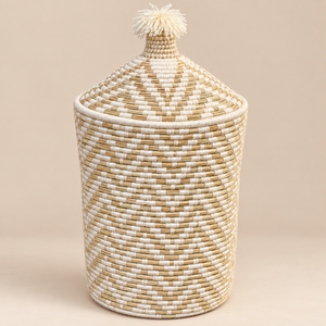 Panier de rangement avec couvercle et pompon, fibres naturelles et fil lilas, style berbère
