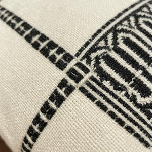 Housse de Coussin Géométrique en Coton Tissé Main – 45x45 cm