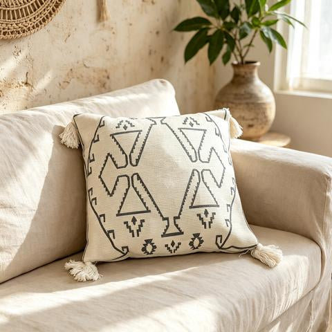 Coussin décoratif écru à motifs tribaux anthracite