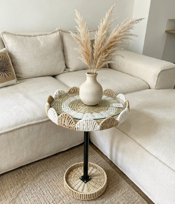 Table d'appoint « Pétale » en corde tressée – Plateau en verre, pied noir et base en bois