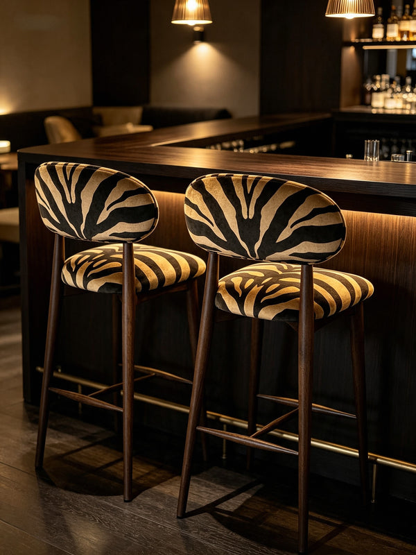 Chaise de bar motif zèbre en velours – Piètement bois massif style mid-century