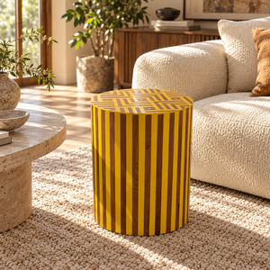 Table d'appoint cylindrique marquetée jaune et bois – Motif géométrique labyrinthe