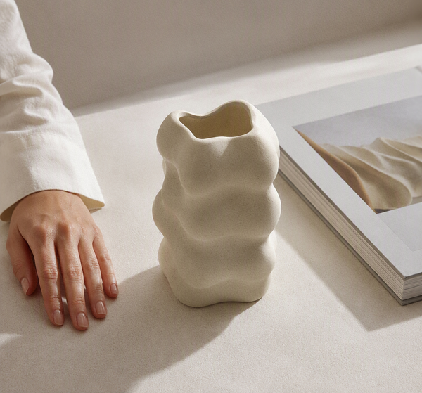 Vase Sculptural Organique en Céramique (needs_edit)