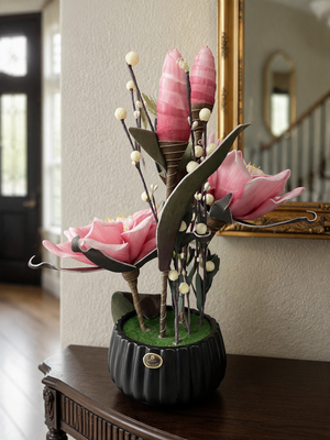Arrangement floral artificiel rose en pot noir