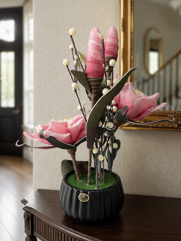 Arrangement floral artificiel rose en pot noir