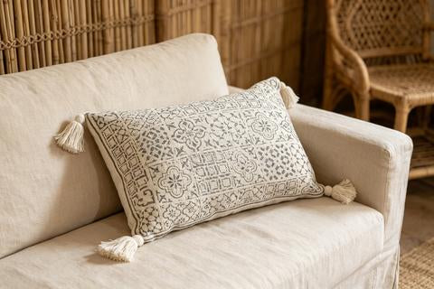 Coussin rectangulaire écru à motifs mosaïque gris anthracite
