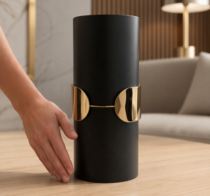 Vase Cylindrique Noir Mat avec Bande Dorée