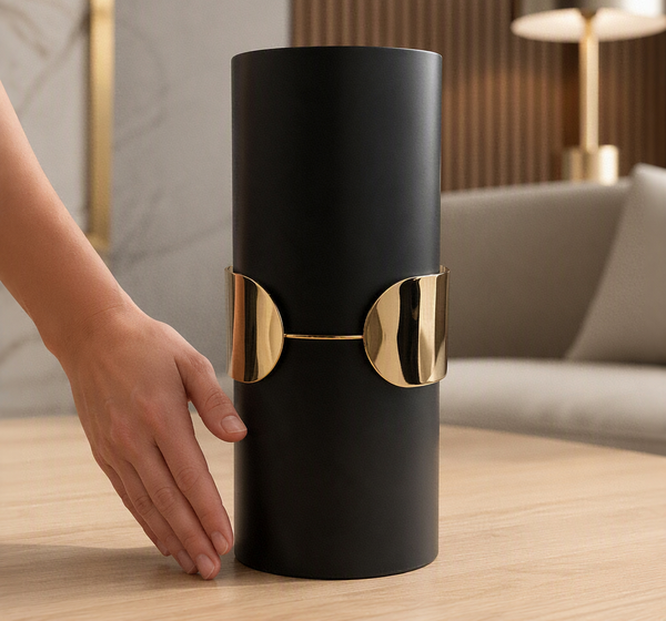 Vase Cylindrique Noir Mat avec Bande Dorée