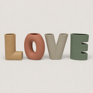 Vases décoratifs LOVE en céramique