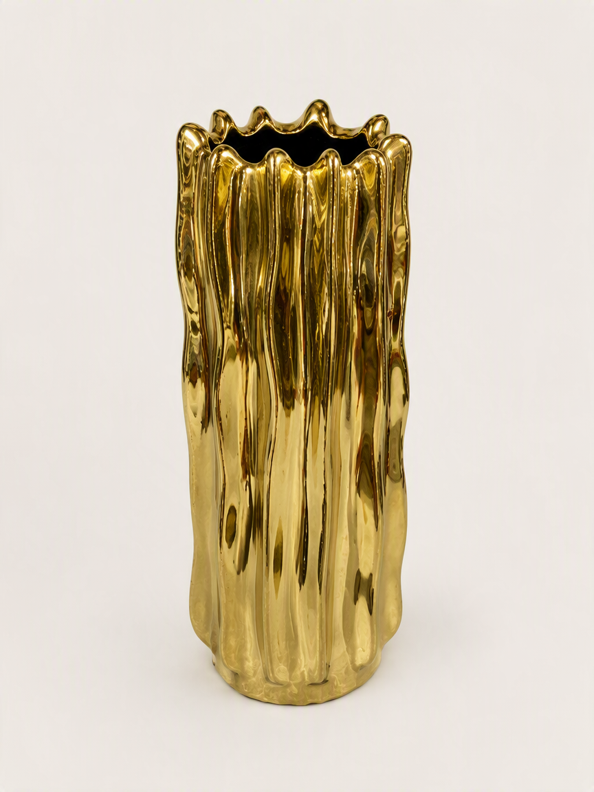 Vase sculptural doré à ouverture organique