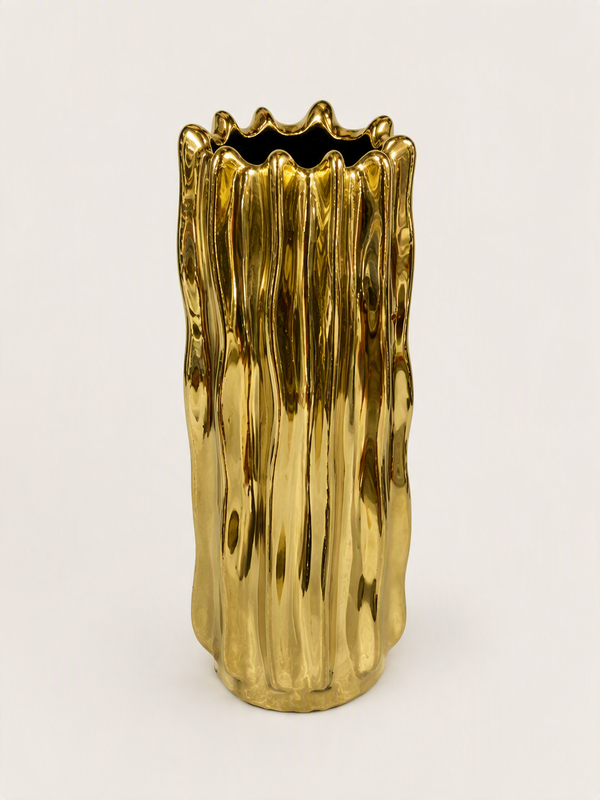 Vase sculptural doré à ouverture organique