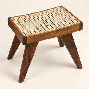 Tabouret bas cannage et bois massif – Style Pierre Jeanneret, jambes compas