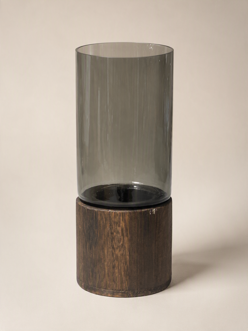 Vase décoratif en verre fumé et bois foncé