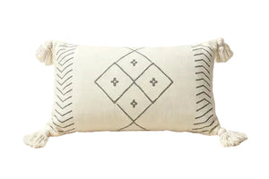 Coussin rectangulaire écru brodé à motifs géométriques