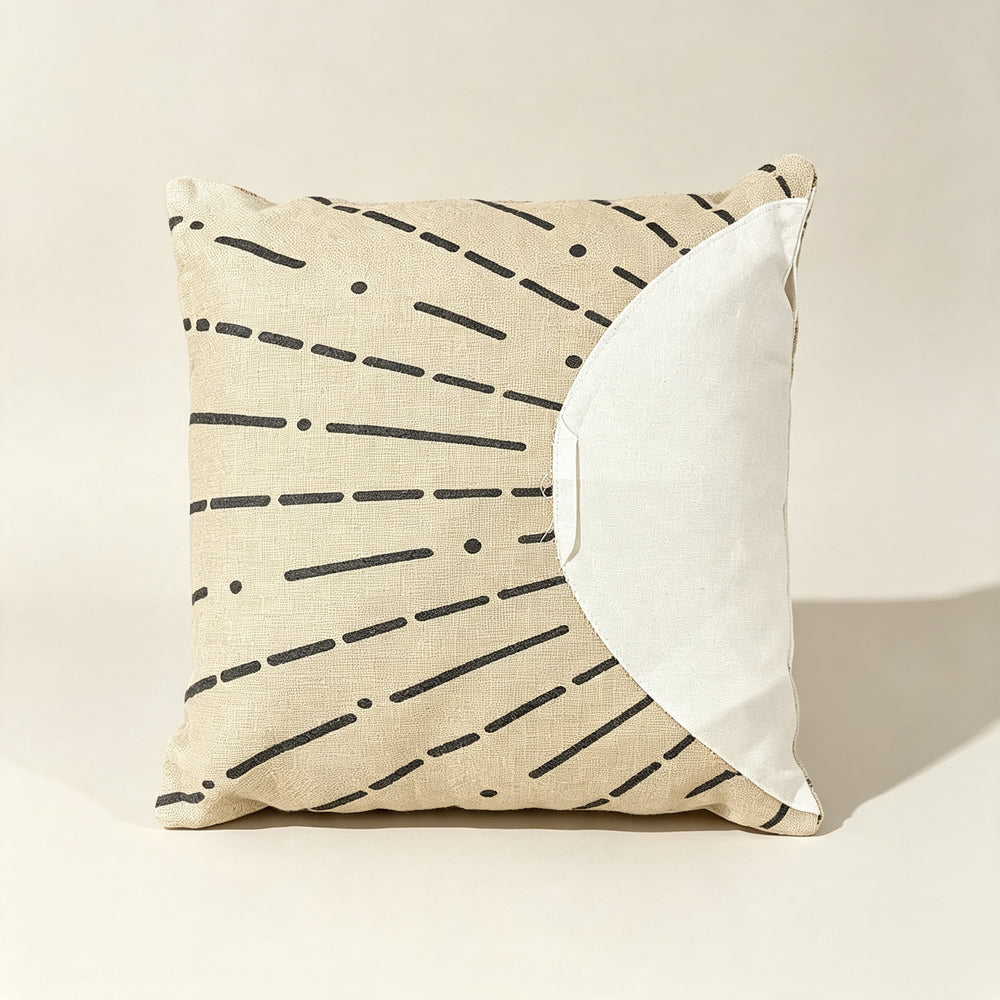 Coussin décoratif carré en lin beige avec motif abstrait noir