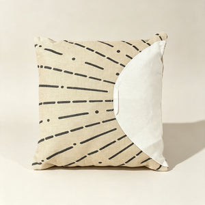 Coussin décoratif carré en lin beige avec motif abstrait noir