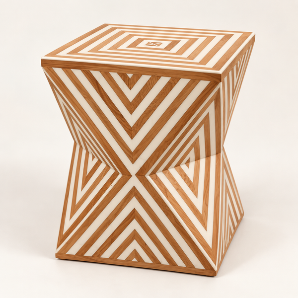 Table d'appoint pincée en marqueterie bois et ivoire – Motif chevrons concentriques