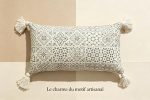 Coussin rectangulaire écru à motifs mosaïque gris anthracite