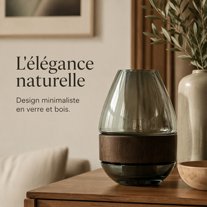 Un vase élégant associant verre transparent et bois foncé, idéal pour une décoration moderne et chaleureuse.