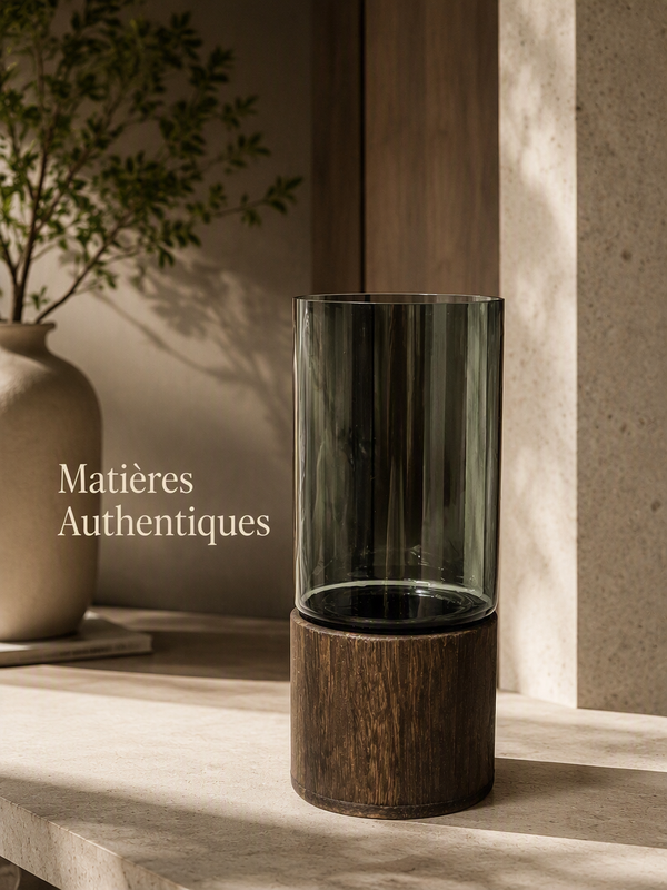 Vase décoratif en verre fumé et bois foncé