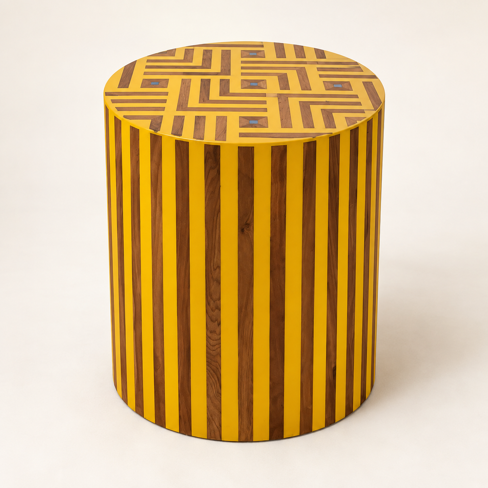 Table d'appoint cylindrique marquetée jaune et bois – Motif géométrique labyrinthe