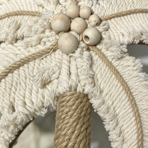 Décoration murale « Palmier » en macramé – Coton écru, jute et perles en bois