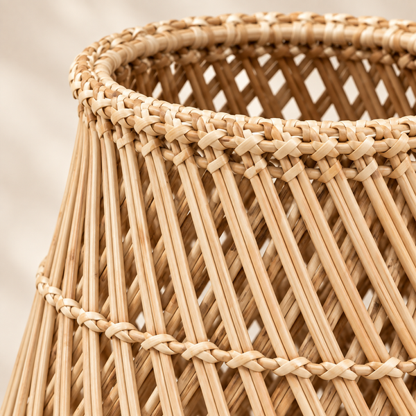 Vase panier en rotin tressé façon carafe – Style bohème naturel
