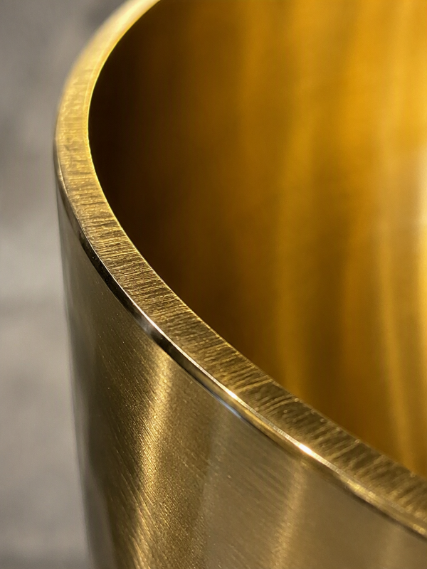 Coupe Décorative Dorée – Élégance Intemporelle