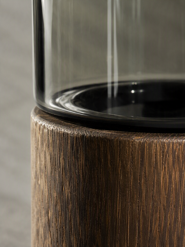Vase décoratif en verre fumé et bois foncé
