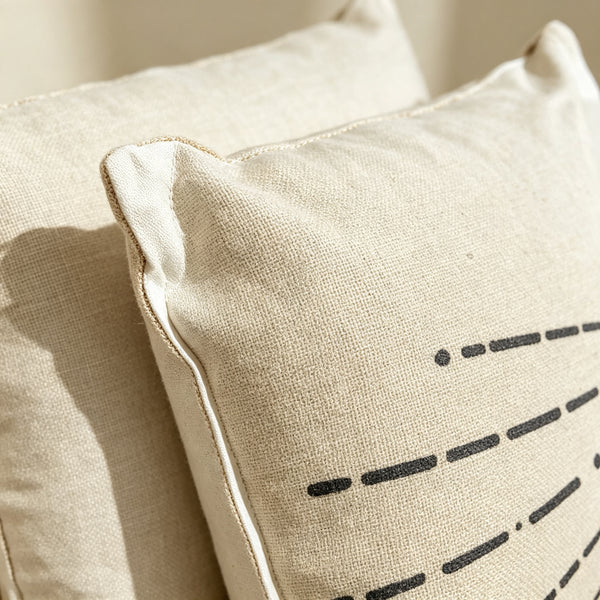 Coussin décoratif carré en lin beige avec motif abstrait noir