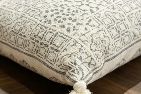 Coussin rectangulaire écru à motifs mosaïque gris anthracite